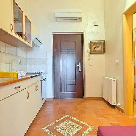 Evan Apartment